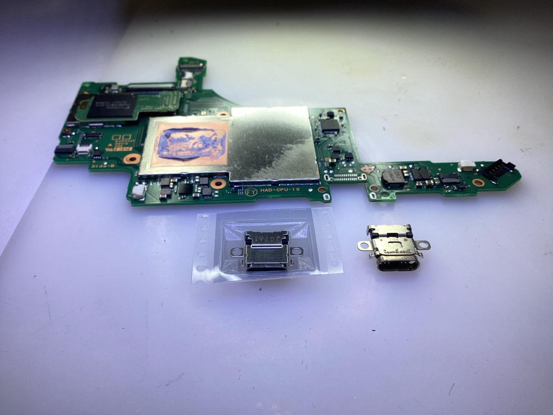 Switch本体(2019)・ドック・ケース・充電器・修理キット付き 100%正規品 Switch本体(2019)・ドック・ケース・充電器・修理
