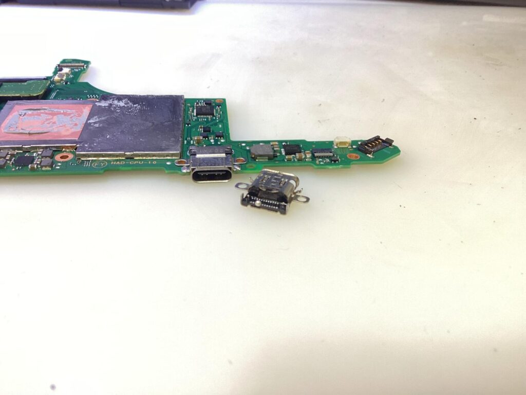 Switchの充電ドックコネクターの修理は修理館へ！